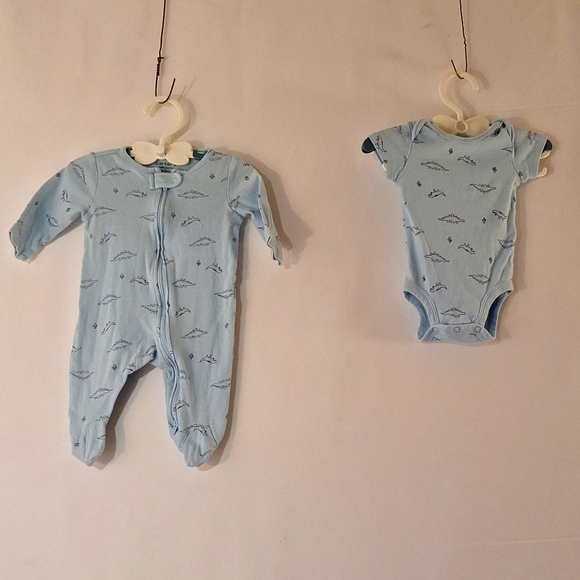 Like new!!! Carter's Child of Mine set Double Zip Footed and bodysuit Blue Dino - Picture 1 of 9